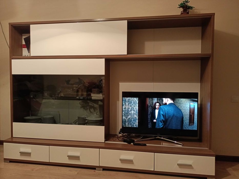 Шикарная стенка  в гостинную