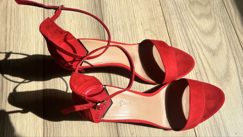 Sandale Stradivarius marimea 40