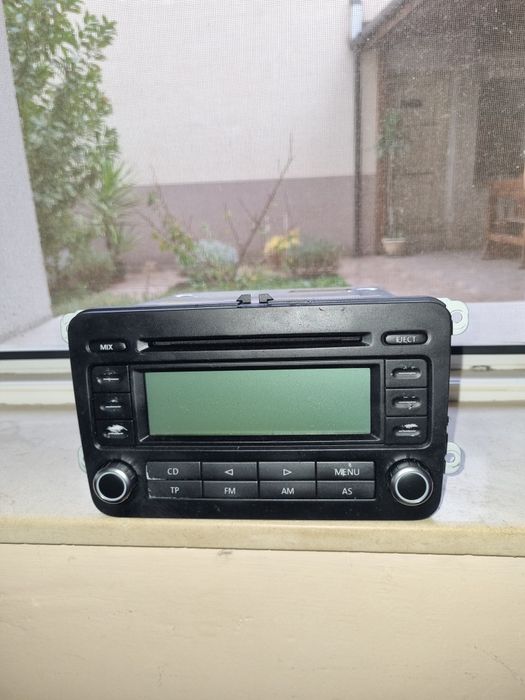 Оригинално CD с радио за голф 5
Доста запазено и работещо.