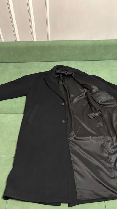 Пальто черное Zara