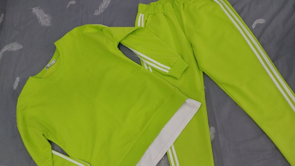 Продам костюм женский