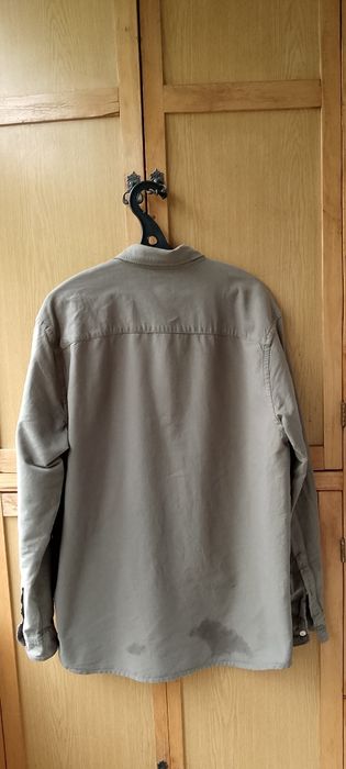 Военная рубашка H&M.