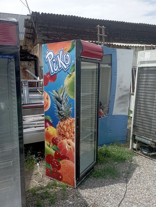 Холодильник витринный для напитков