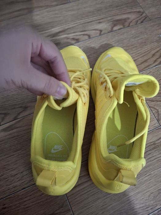 Красовки Nike желтая