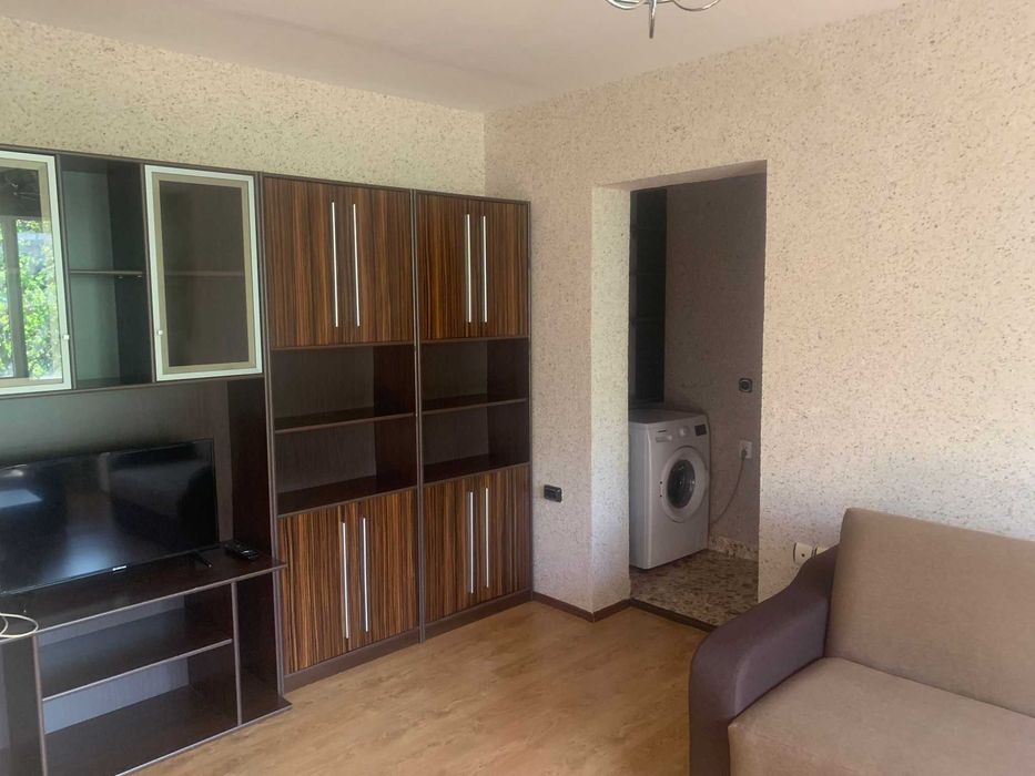 Închiriez apartament