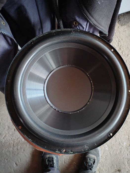 Vand subwoofer auto
