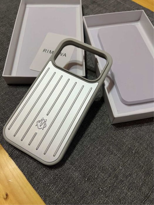 Husa Rimowa iPhone 17 Pro Max Silver