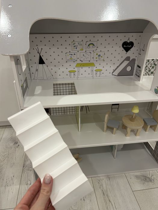 Дървена кукленска къща