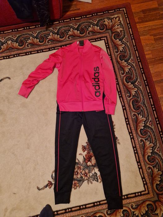 Treining Adidas pentru fete