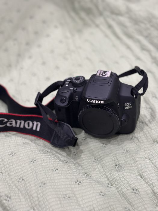 Фотоаппарат Canon 700D
