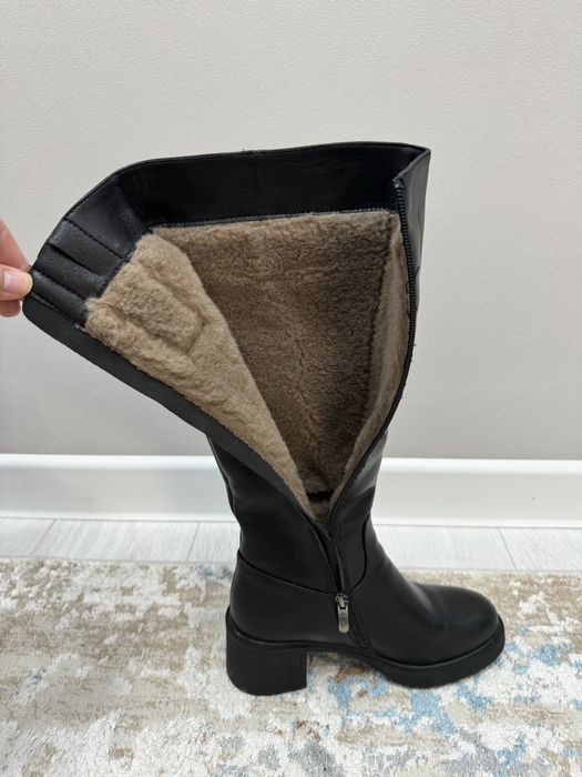 Чёрные зимние кожаные сапоги