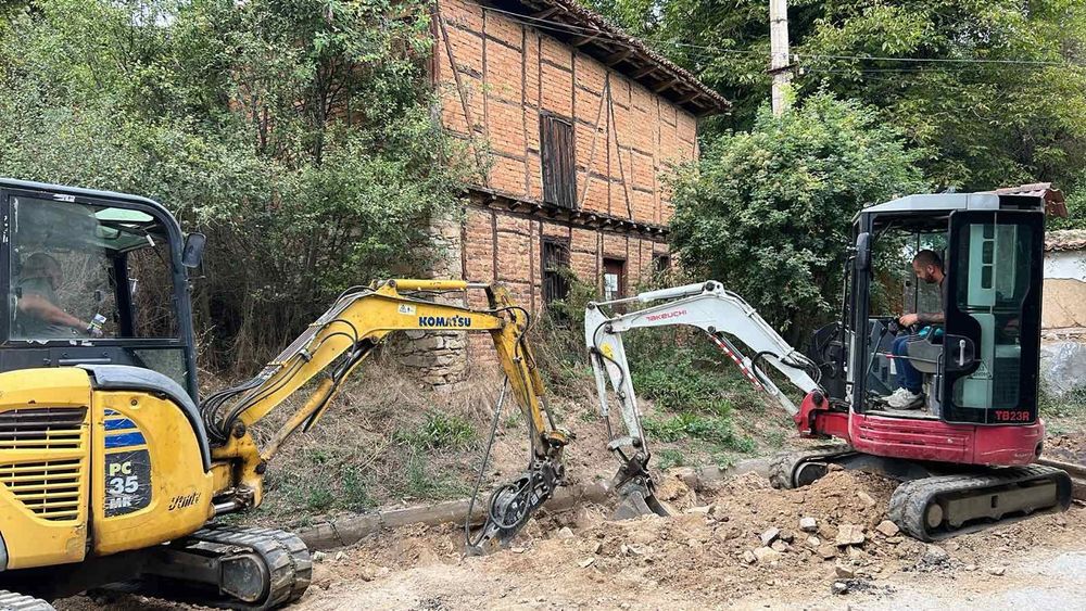 Багери, бетон, изкопи, пътища, права обратна вода, септични ями.