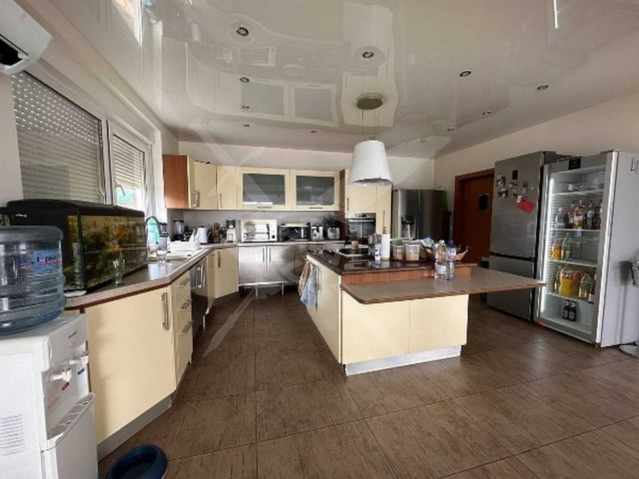 Продава се Къща в Варна, м-т Траката - 909 кв.м за 879 €/кв.м - Снимка #1