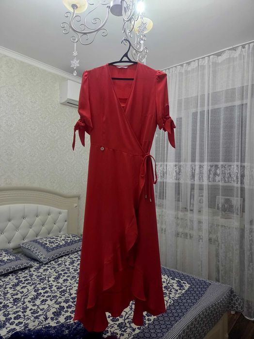 Продам красное платье