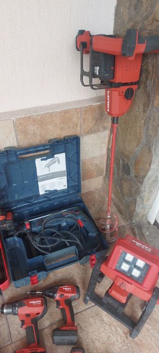 Vând scule hilti în  milwaukee