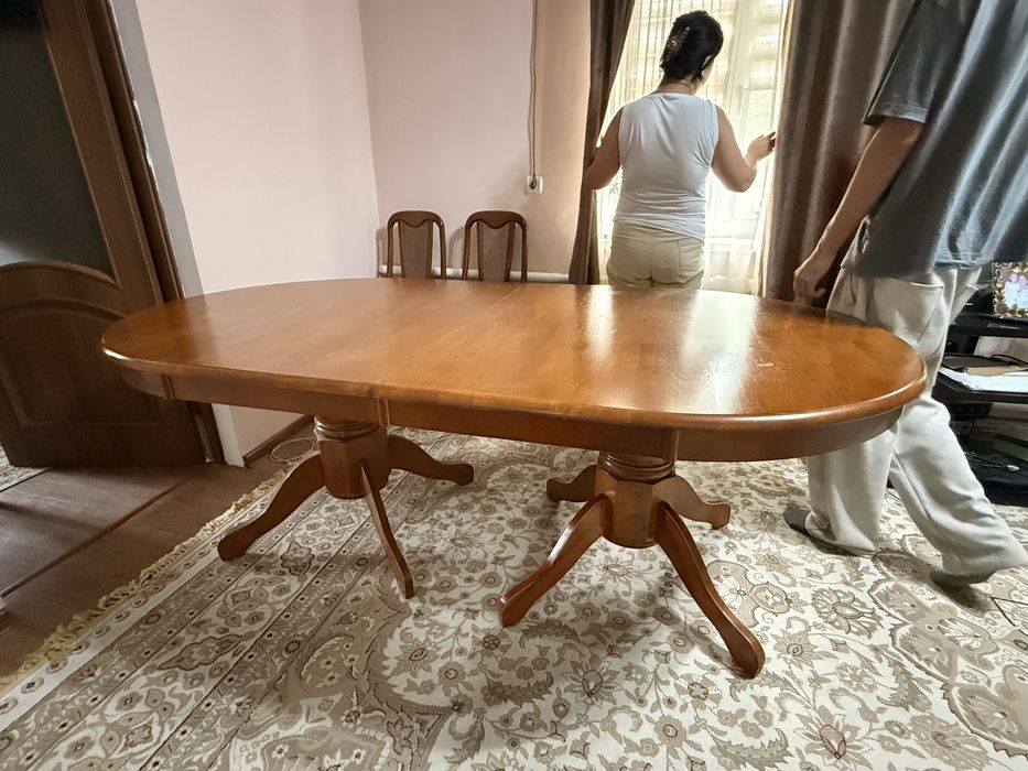 Продам стол обеденный на 12 персон
