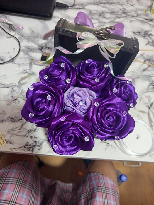 Aranjament floral în cufăr