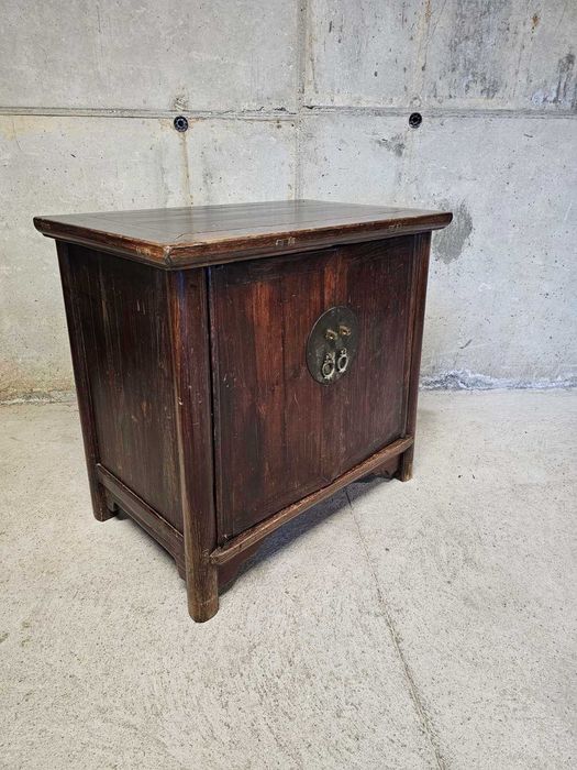 Китайски шкаф в ретро стил