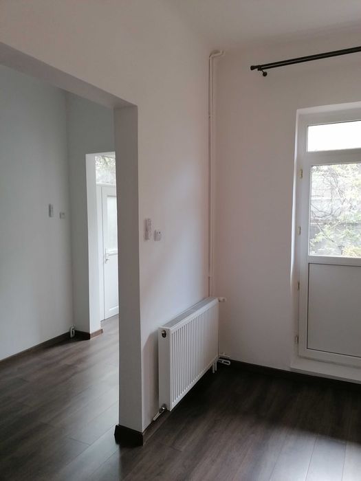 Casa  la curte zona Unirii intersectia cu Traian