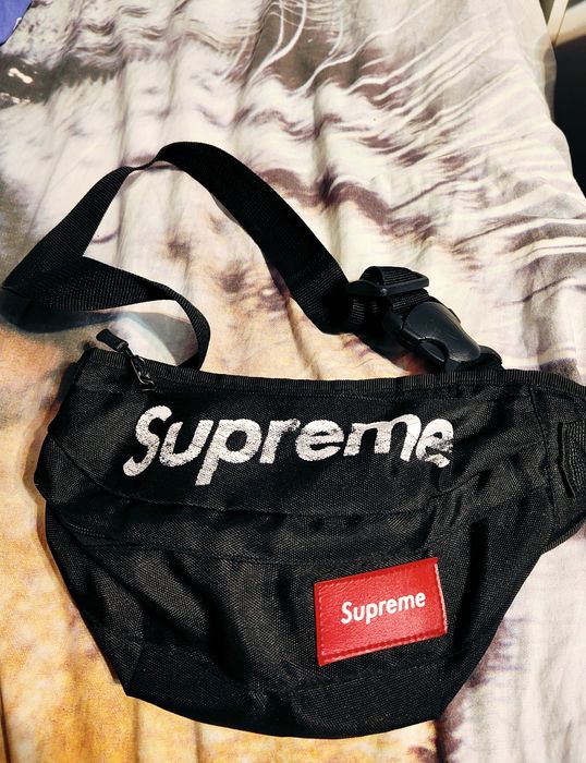 Geanta crossbody Supreme.