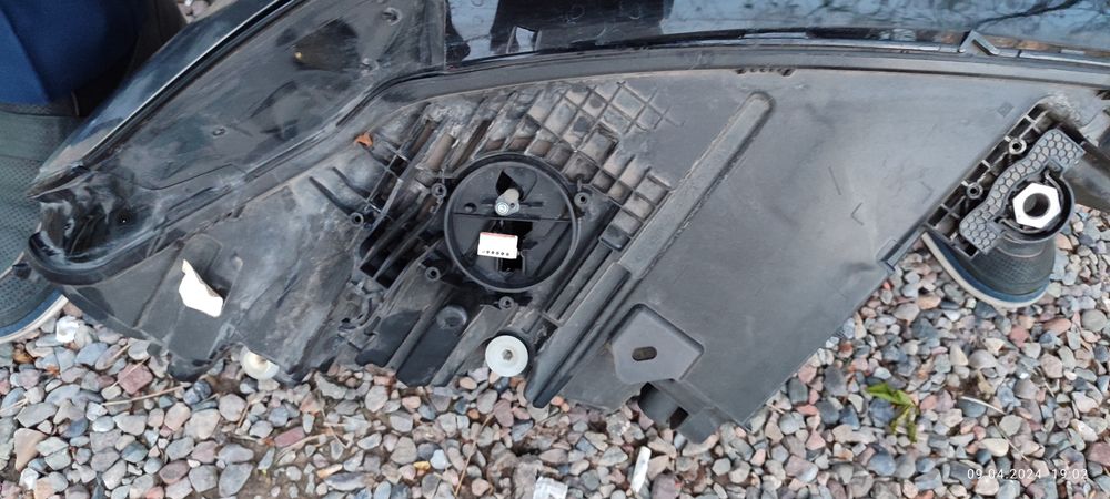 фара левая сторона. BMW X7 2022. корпус и стекло треснул