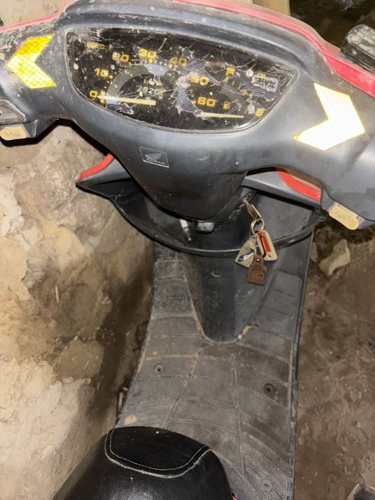 Продавам ХОНДА ДИО АФ 27 И ЧАСТИ ОТ АФ 18.