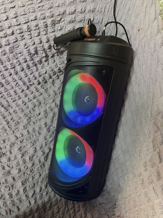 Калонка с мыкрафонами рабочий состаяни бу срочно продам