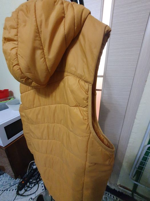 Срочно Продаётся красивая безрукавка