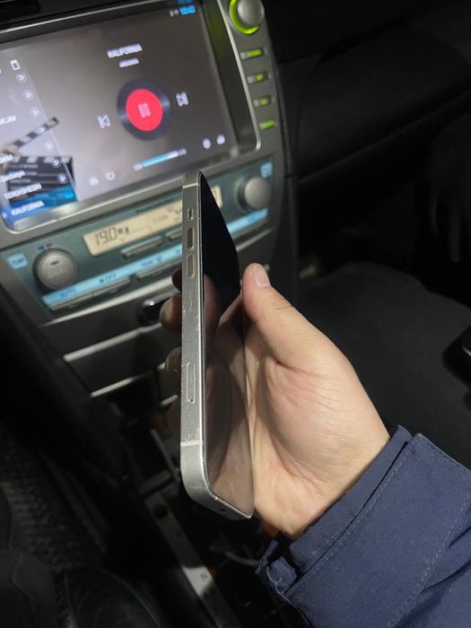 Продам Айфон 13 128 батарея 85