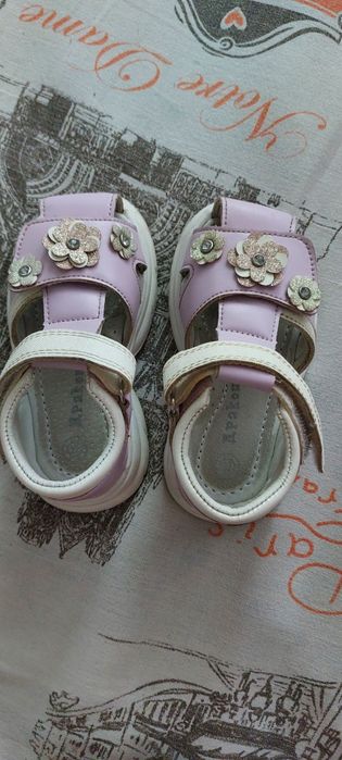 Продам детские сандали