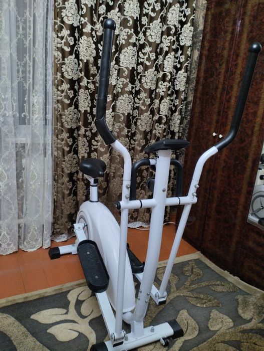 Велотренажёр спортивный