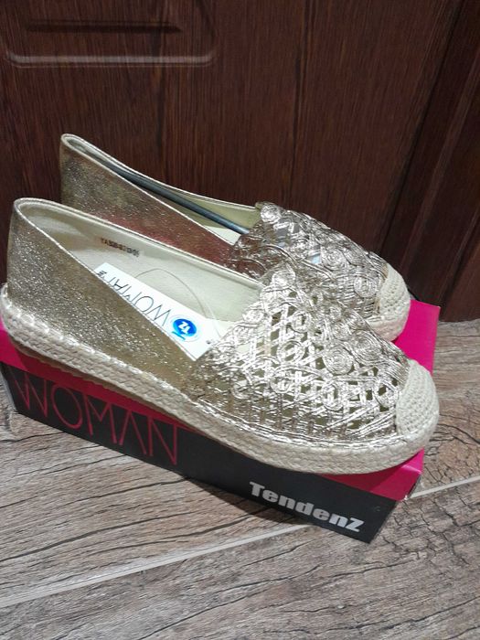 Еспадрили златисти