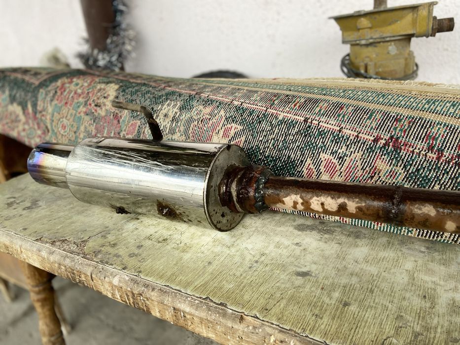 Глушитель HKS в хорошем состоянии