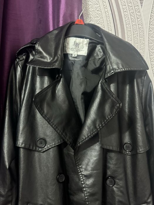 Кожаный черный плащ