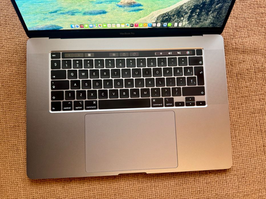 MacBook Pro 16-inch, 2019, A2141, 2.3 Intel I9, 1TB SSD, 16GB DDR4