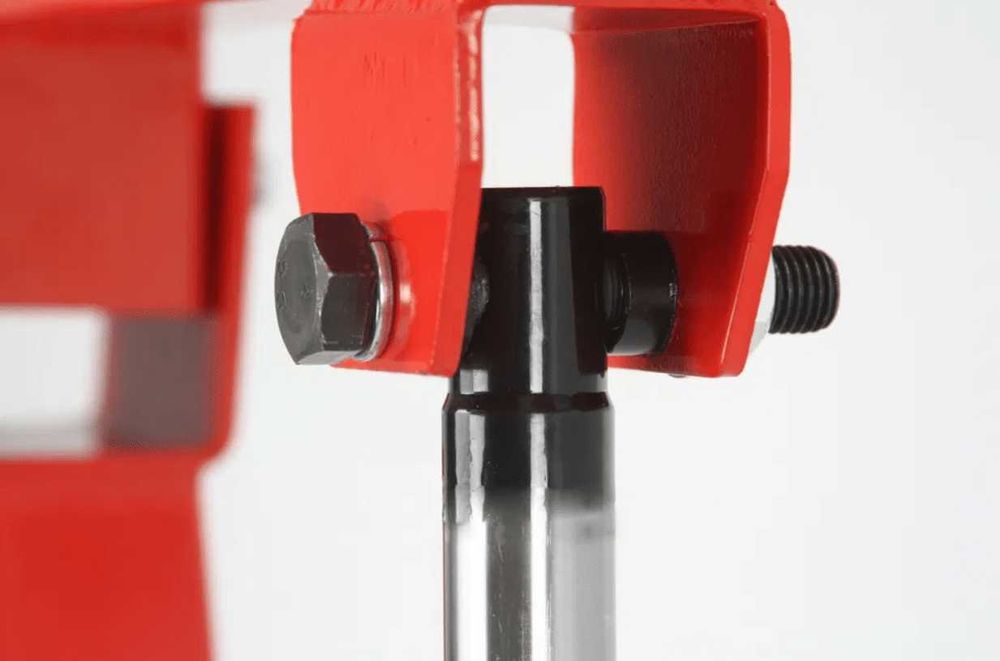 НЕМСКИ Кран за двигател 2 тона жираф