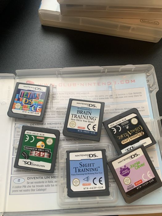 Nintendo DSi XL с много игри.