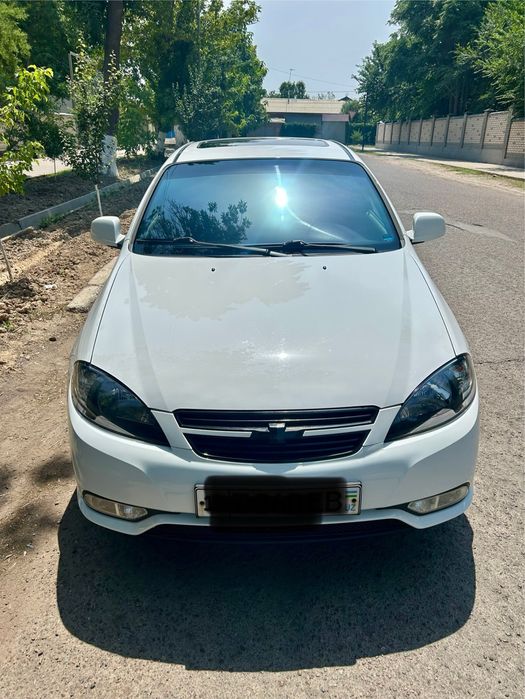 Продаётся Lacetti Gentra