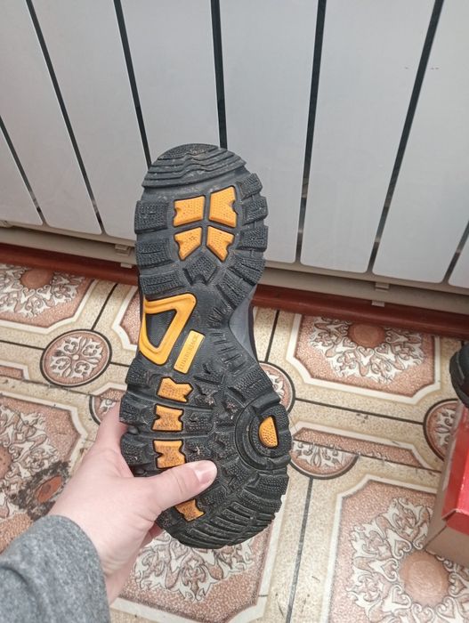 Продаю ботинки почти новые