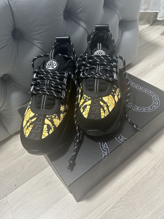 Versace chain reaction