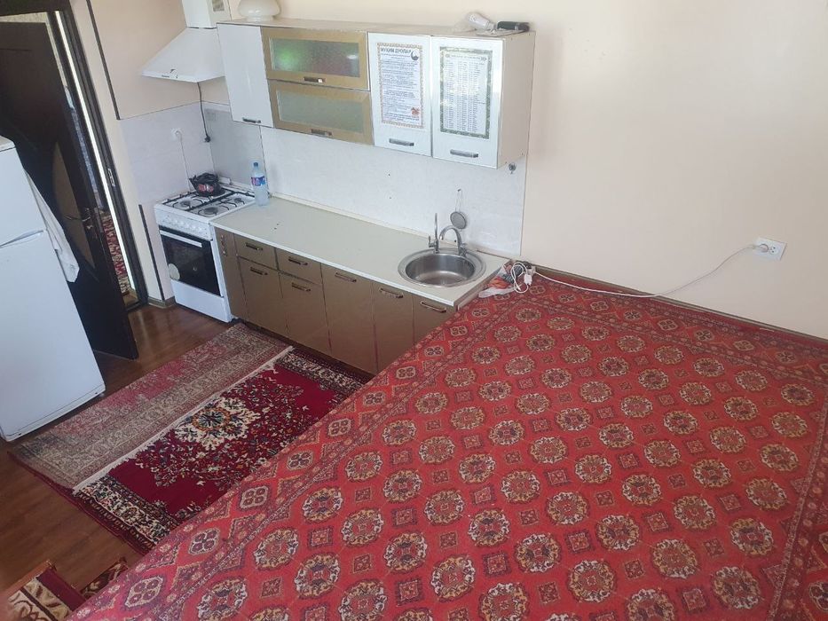 8 sotik hovli 5 xonali uy sotiladi