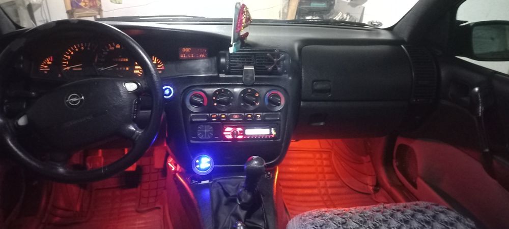 Опель омега Б дорест 2001 года