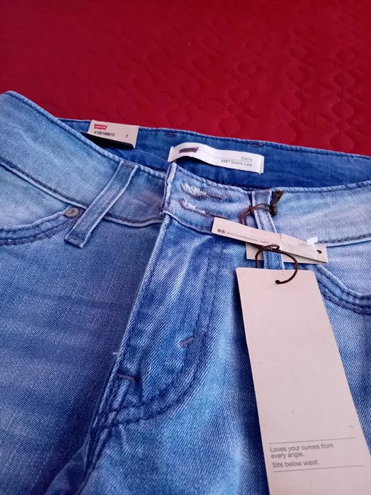 Продавам оригинални чисто нови дънки Levis