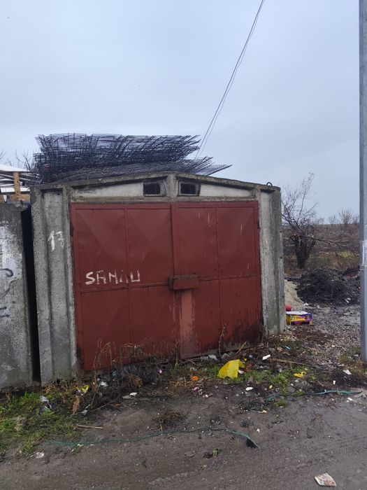 Vand garaj de beton cu transport si macara