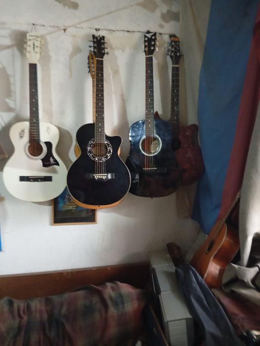Продам гитары разные