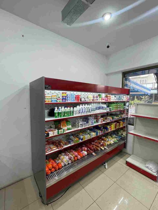 Витрина горка холодильник дял магазина  2,2 метра