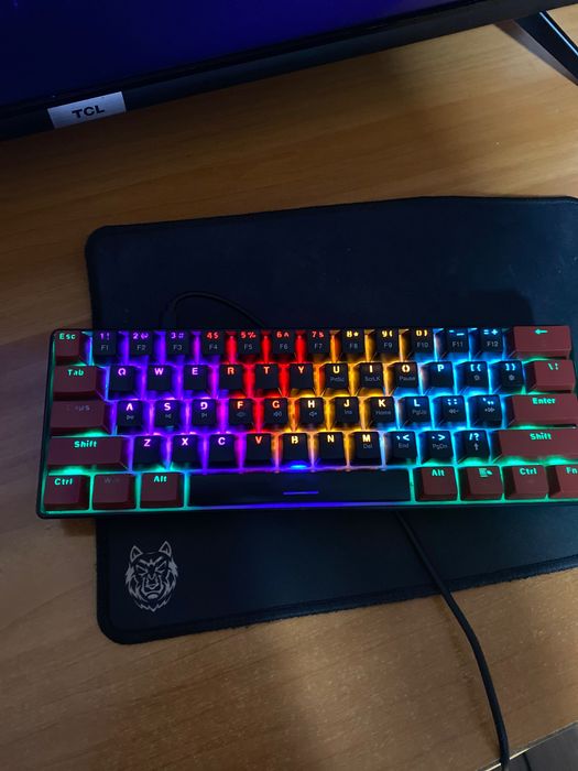 vand tastatura mecanica 60%