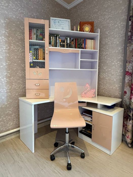Детский гарнитур, рабочий стол, шкаф, кровать
