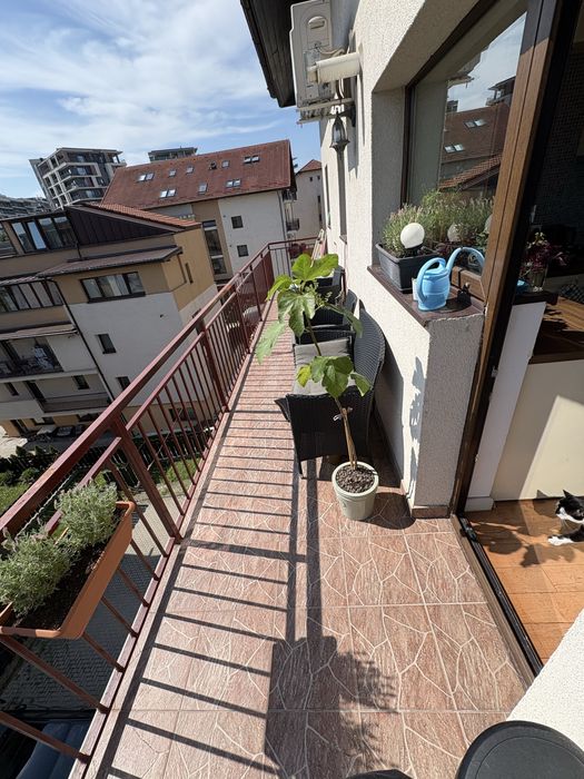 Apartament 3 camere (singur pe etaj) in Buna Ziua / Andrei Muresanu sud