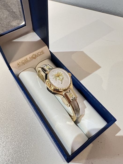 Златен часовник.